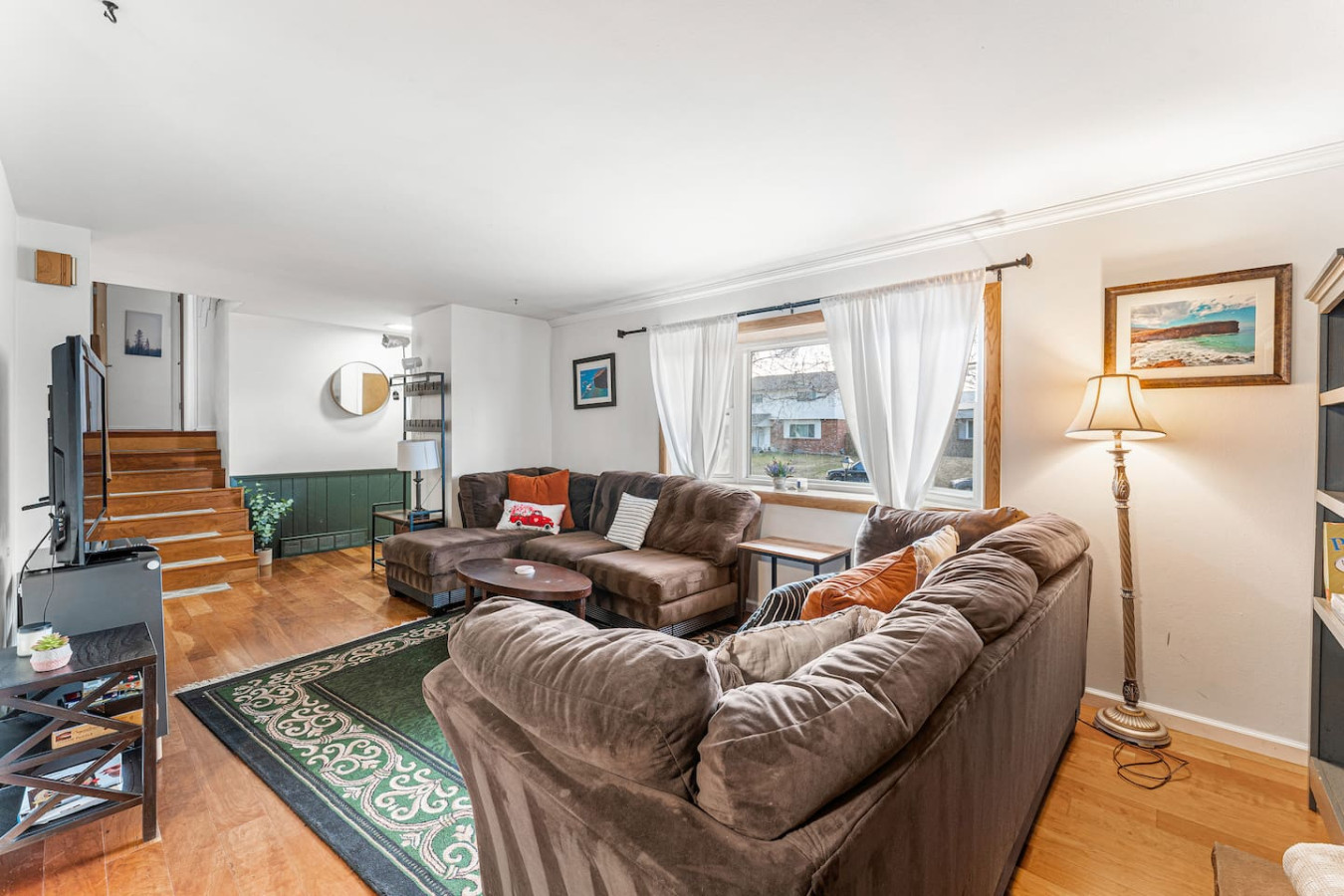 spacious-and-comfy-~-close-to-everything-~-backyard!/