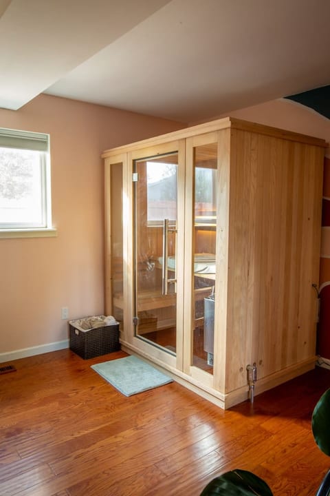 Dog-Friendly Oasis: Private Hot Tub + Sauna
