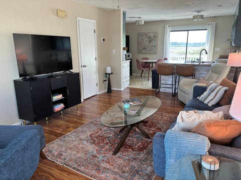 Out of Office, 2 BR/1.5 BA with Ocean/Sound Views image 4