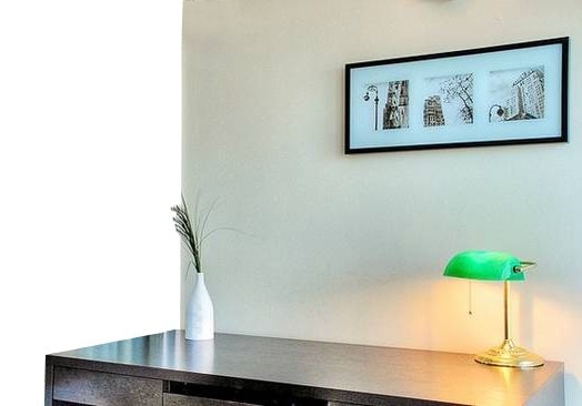 beautiful-luxury-suite-in-heart-of-downtown/