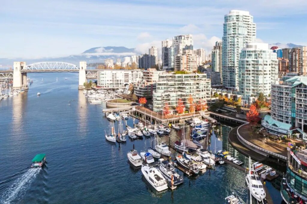 beautiful-luxury-suite-in-heart-of-downtown/