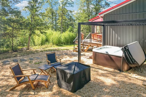 Wellness Cabin near Gettysburg w/Hot Tub and Sauna image 3