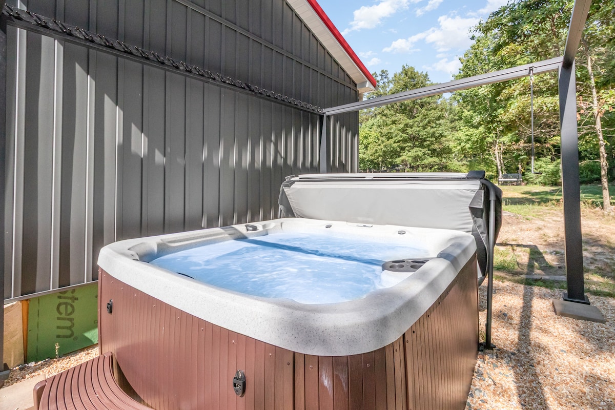 Wellness Cabin near Gettysburg w/Hot Tub and Sauna image 1