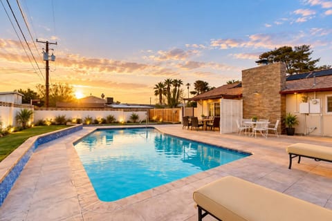 Kirkland Spacious House Near Las Vegas Strip with Pool