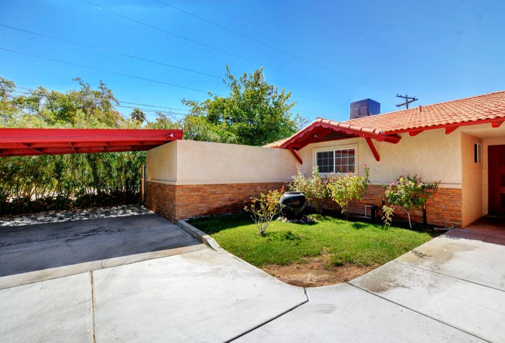 kirkland-spacious-house-near-las-vegas-strip-with-pool/