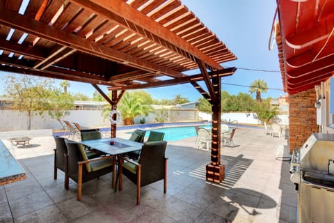Kirkland Spacious House Near Las Vegas Strip with Pool