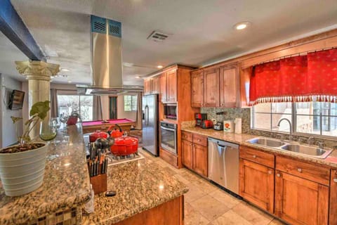 This stunning open-concept kitchen is ideal for modern living. With seamless flow to the living and dining areas, this kitchen is great for socializing and entertaining.