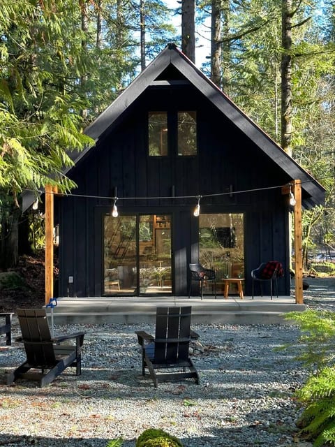Sky Hütte: Nordic cabin with cedar barrel hot tub