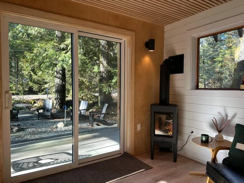 Sky Hütte: Nordic cabin with cedar barrel hot tub