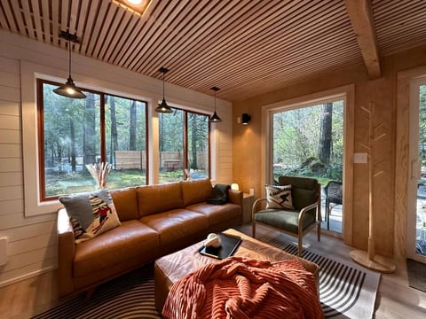 Sky Hütte: Nordic cabin with cedar barrel hot tub