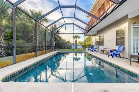 TIKI BLUE SOUTH: Walk to Beach + Heated Pool