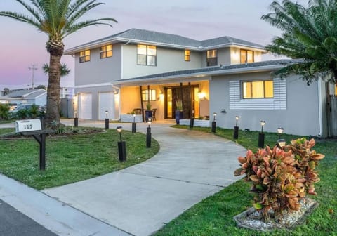 TIKI BLUE SOUTH: Walk to Beach + Heated Pool