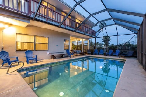 TIKI BLUE SOUTH: Walk to Beach + Heated Pool