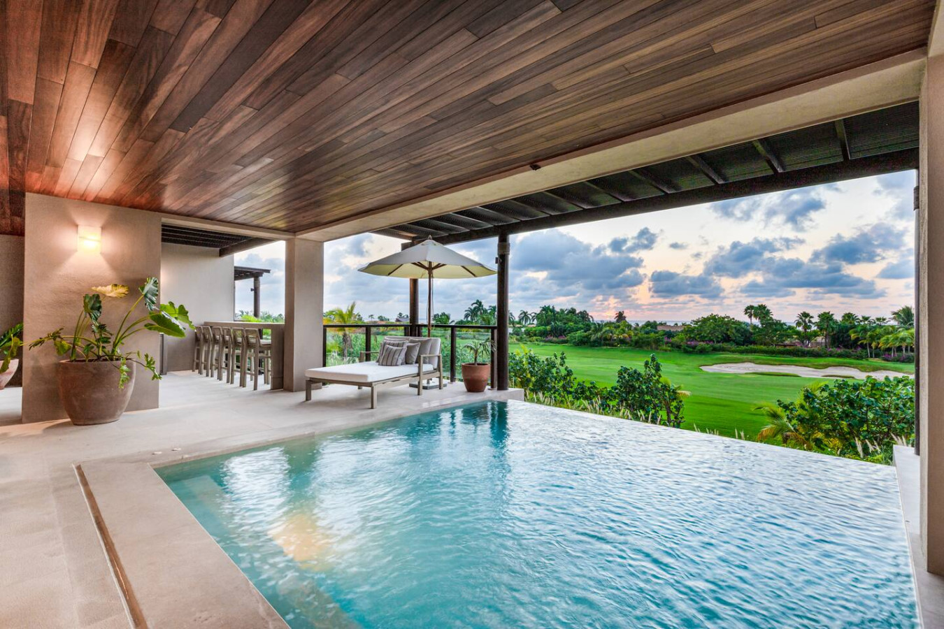 3 bd Condo with Ocean View+ Private Pool + Cook