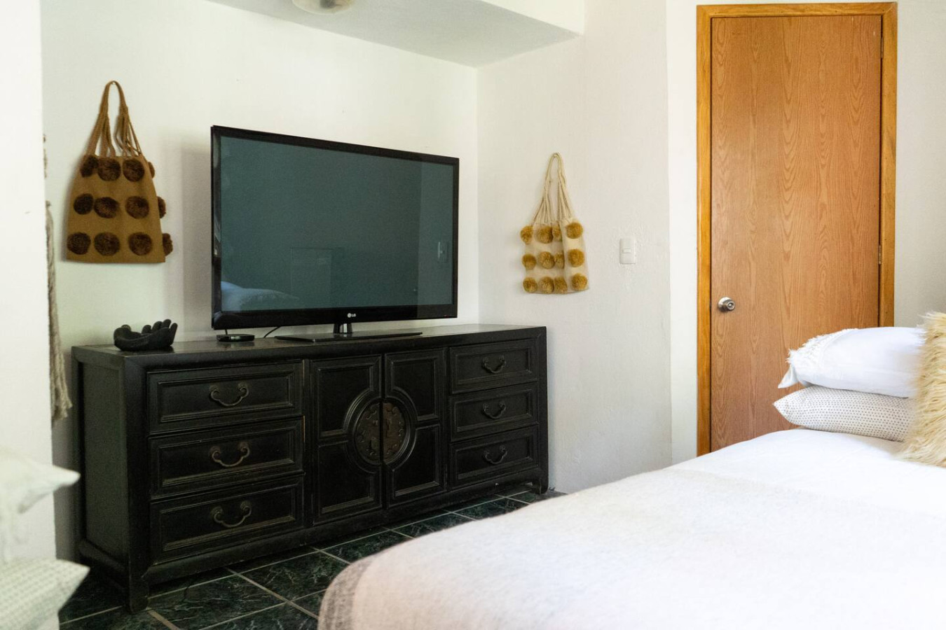 casita-luna-2bd-casita-+-main-house/