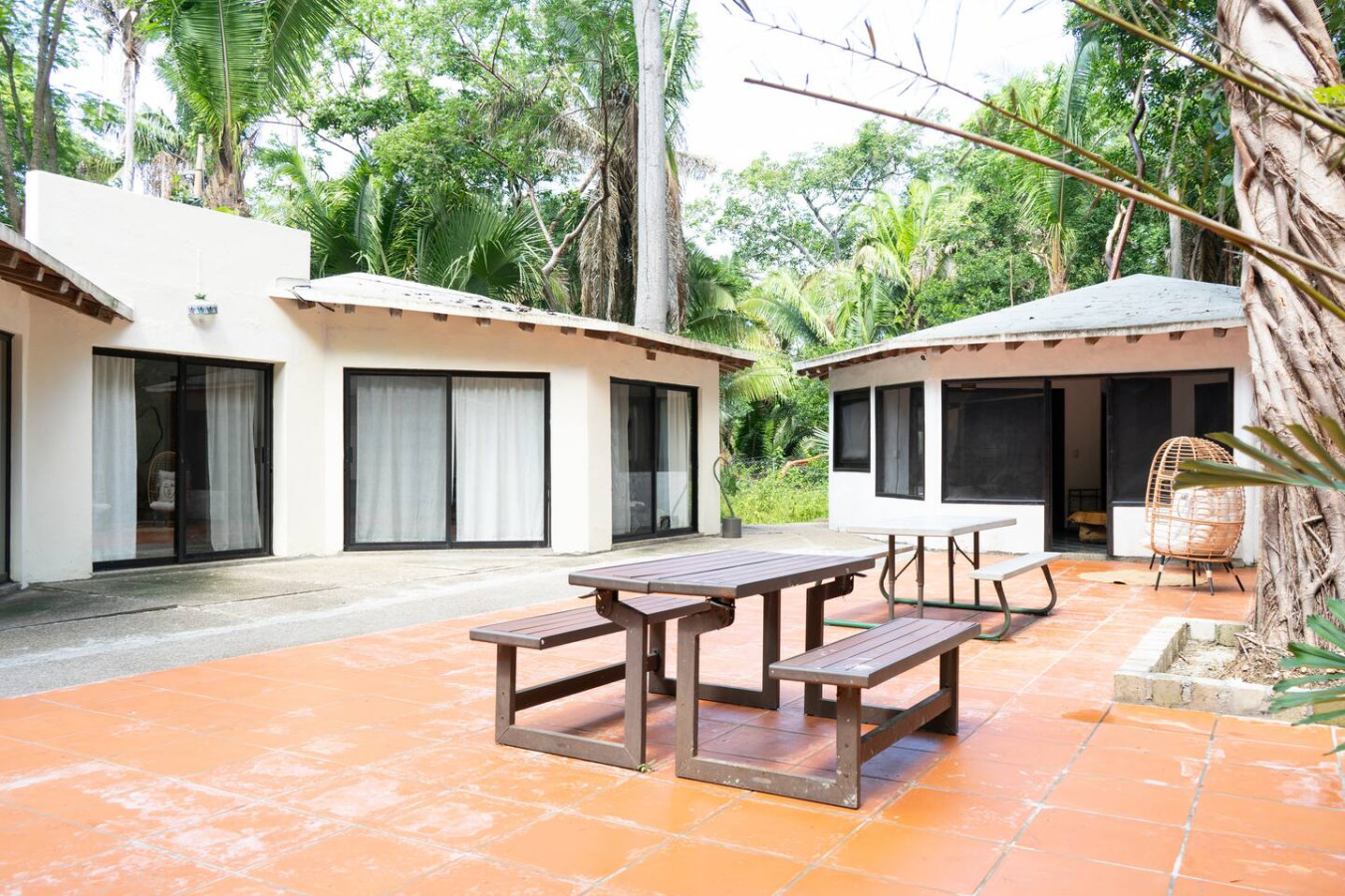 casita-luna-2bd-casita-+-main-house/