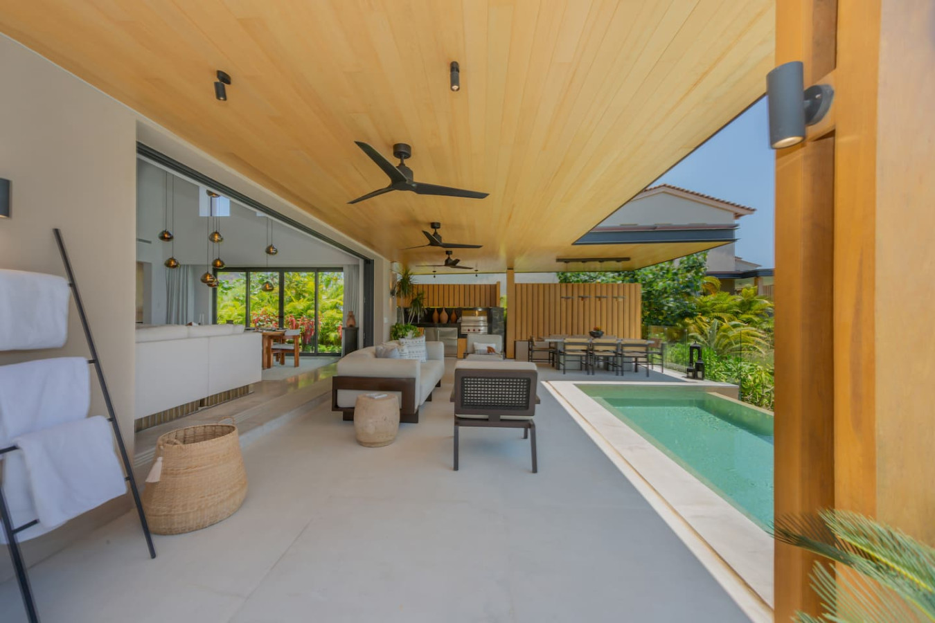 4-bed-luxury-oceanview-villa/