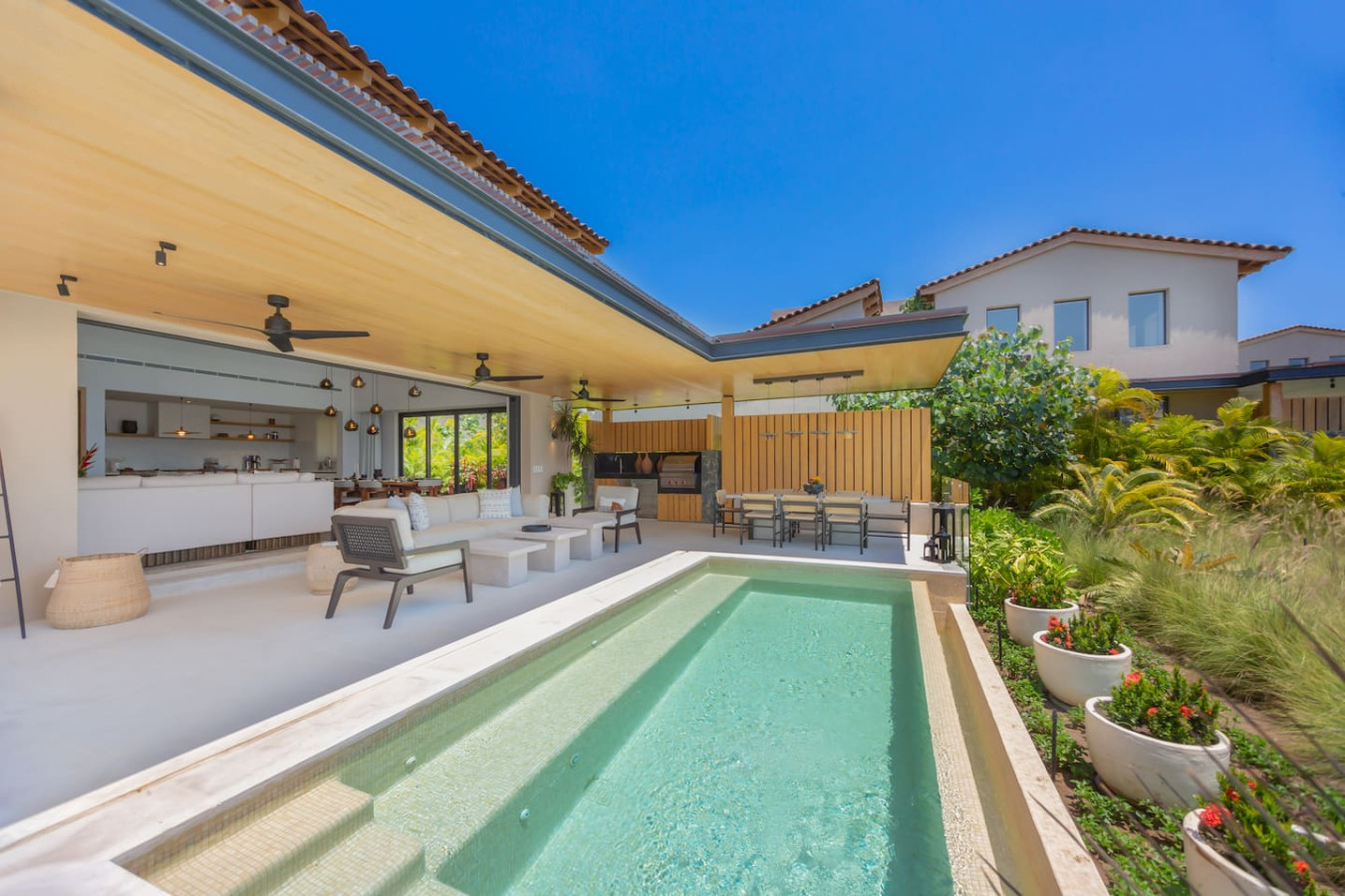 4-bed-luxury-oceanview-villa/