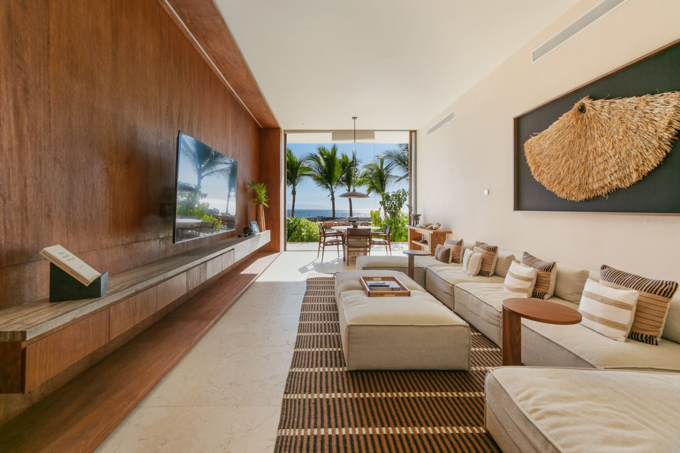 6-bd-premier-beach-front-location/