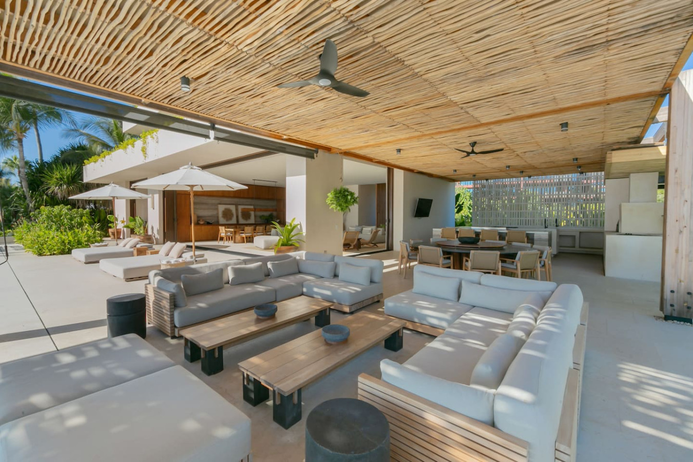 6-bd-premier-beach-front-location/