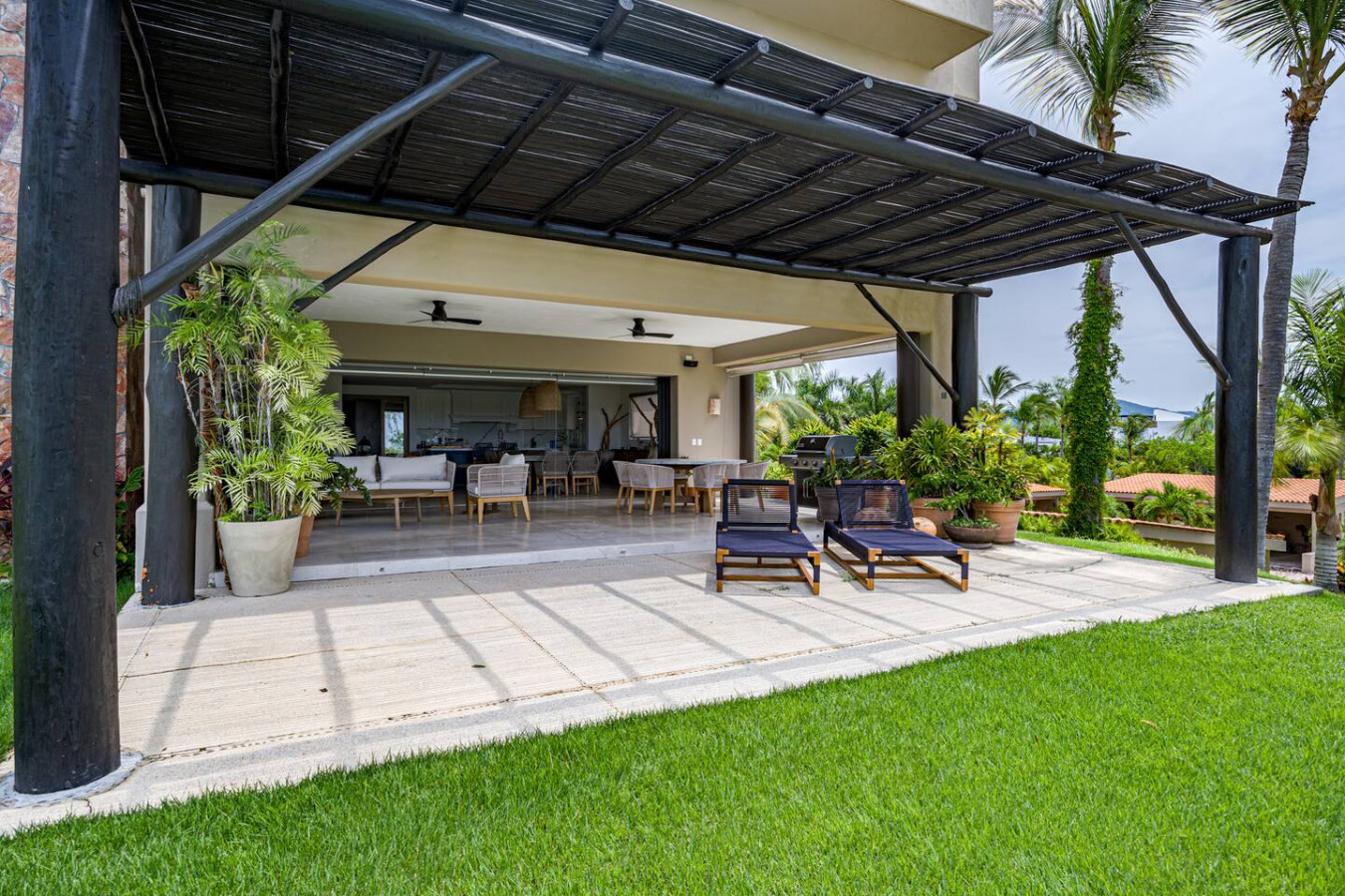 luxury-ground-floor-condo-3-bed-+-4.5-bath/