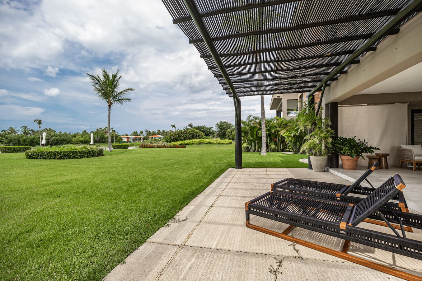 luxury-ground-floor-condo-3-bed-+-4.5-bath/