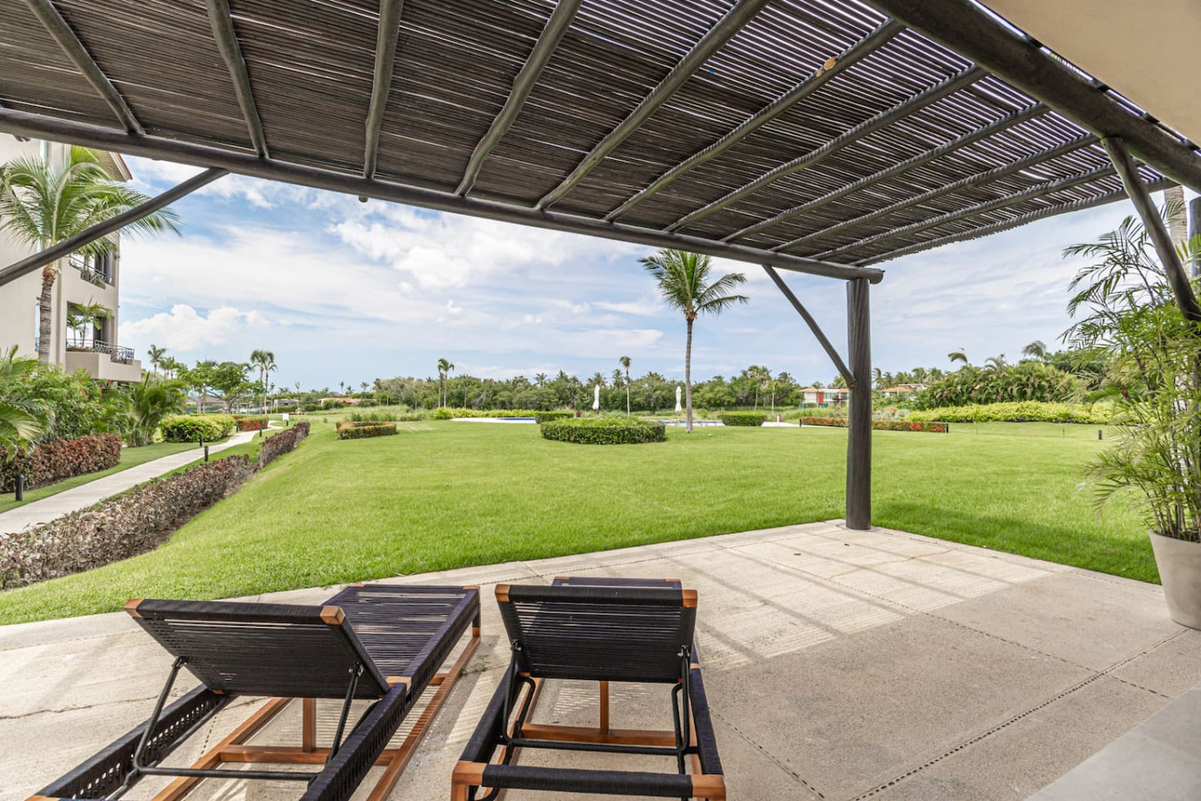 luxury-ground-floor-condo-3-bed-+-4.5-bath/