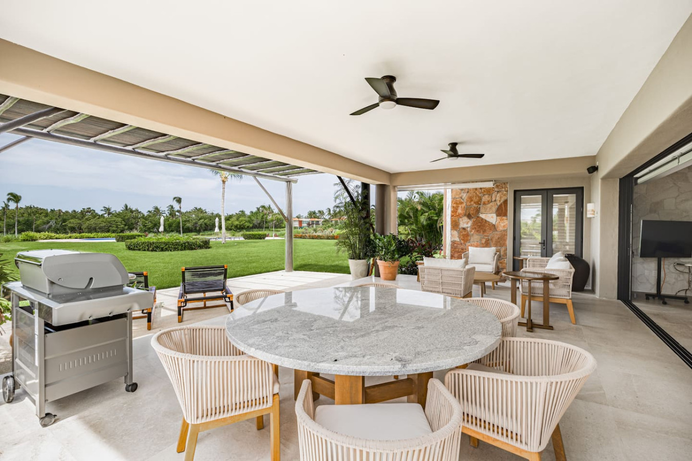 luxury-ground-floor-condo-3-bed-+-4.5-bath/