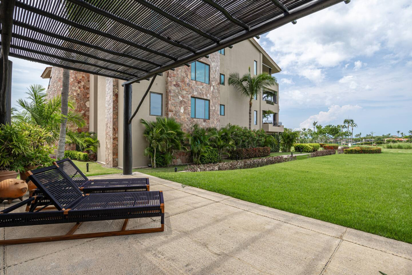 luxury-ground-floor-condo-3-bed-+-4.5-bath/