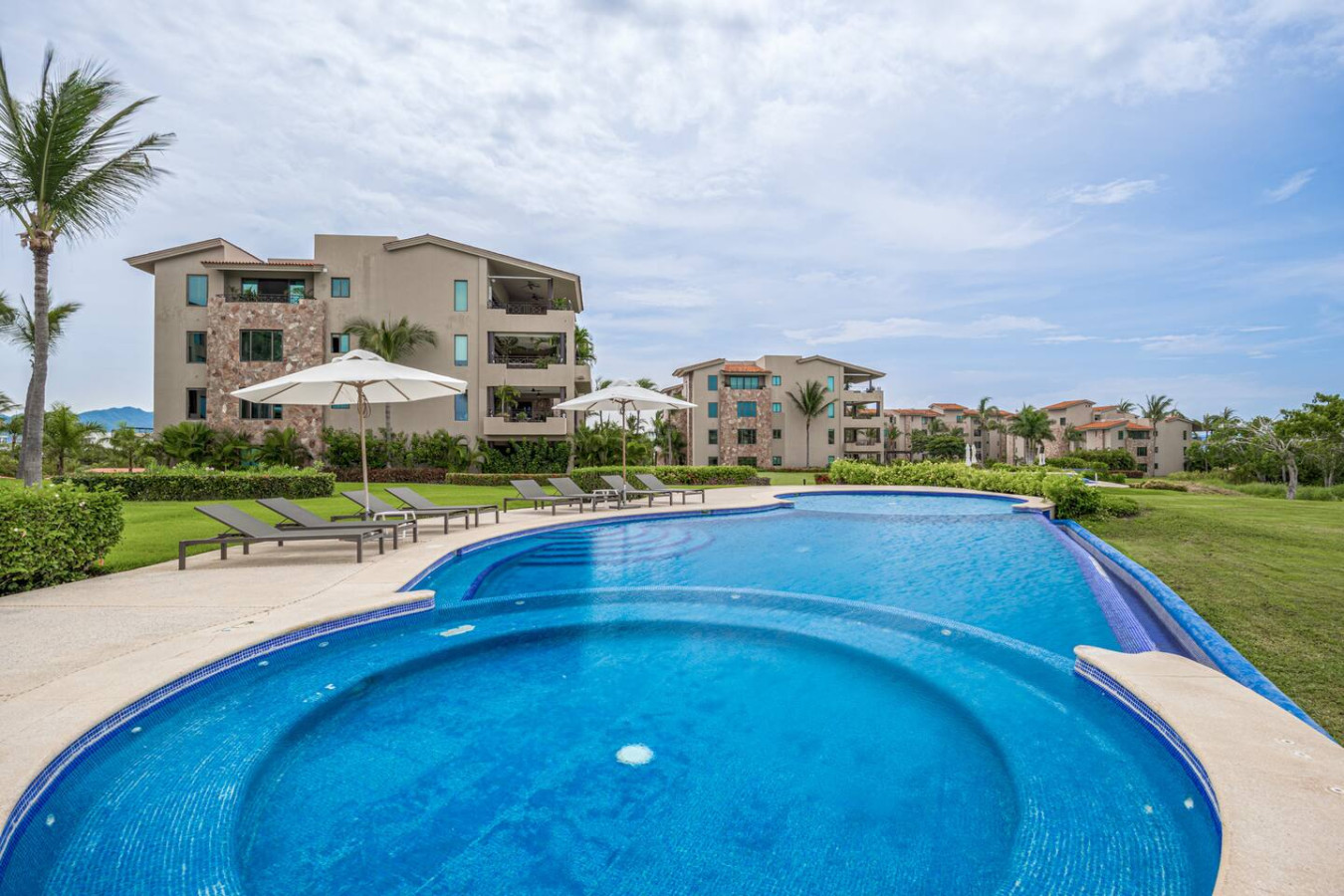 luxury-ground-floor-condo-3-bed-+-4.5-bath/