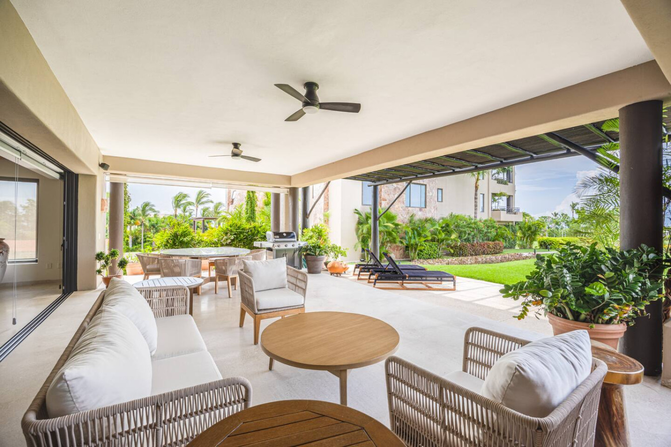 luxury-ground-floor-condo-3-bed-+-4.5-bath/