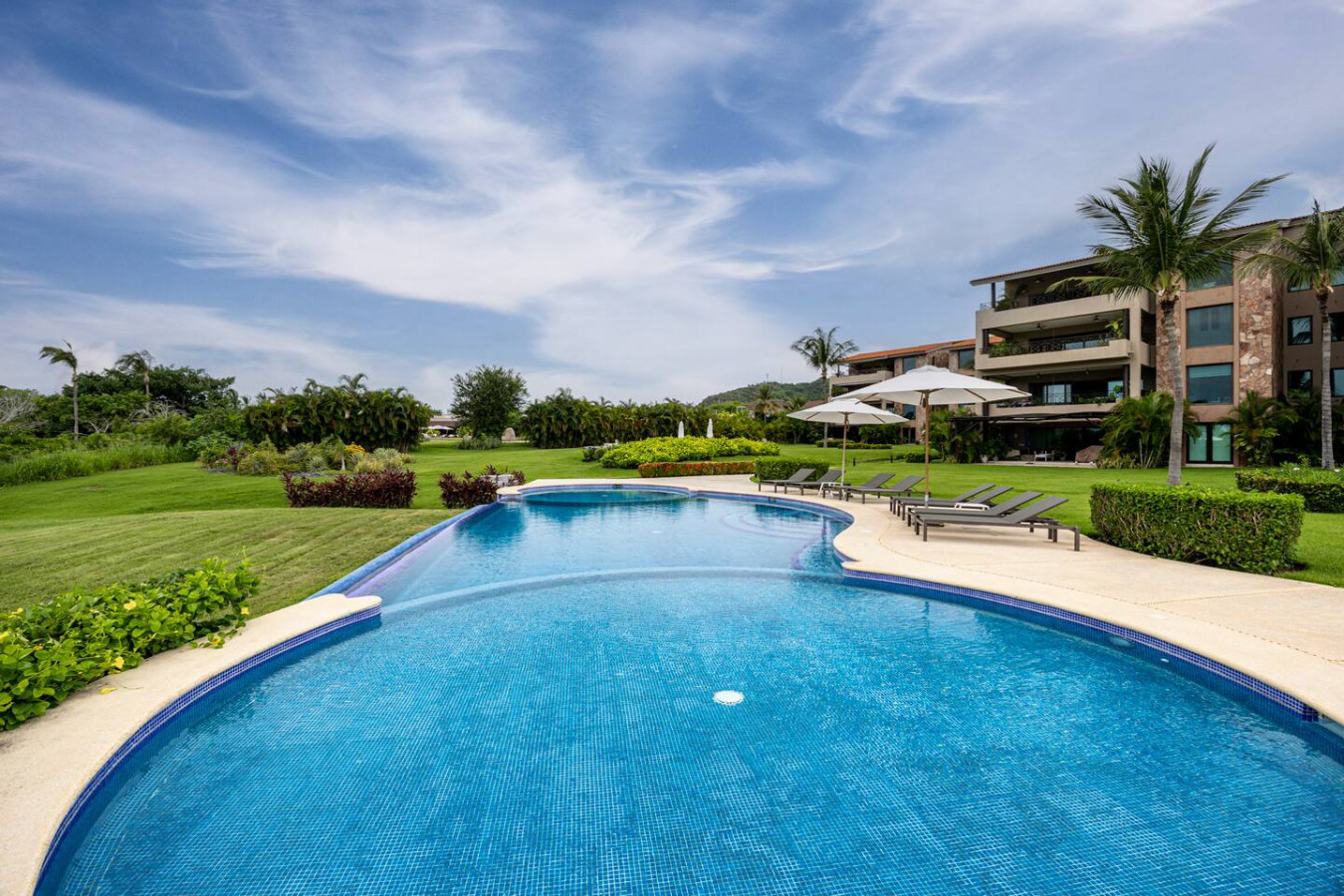 luxury-ground-floor-condo-3-bed-+-4.5-bath/