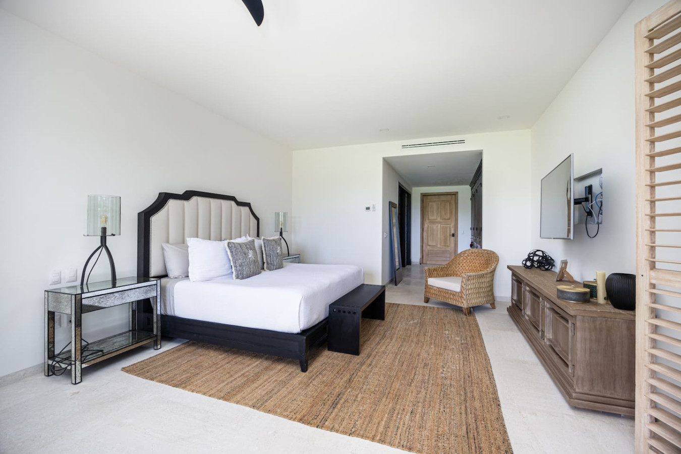 luxury-ground-floor-condo-3-bed-+-4.5-bath/