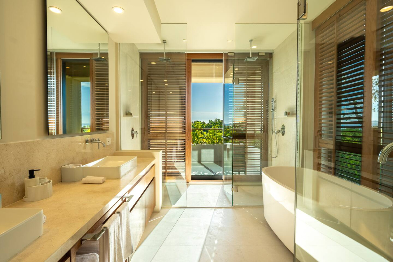 4-bed-lux-condo-ocean-views-+-private-pool/