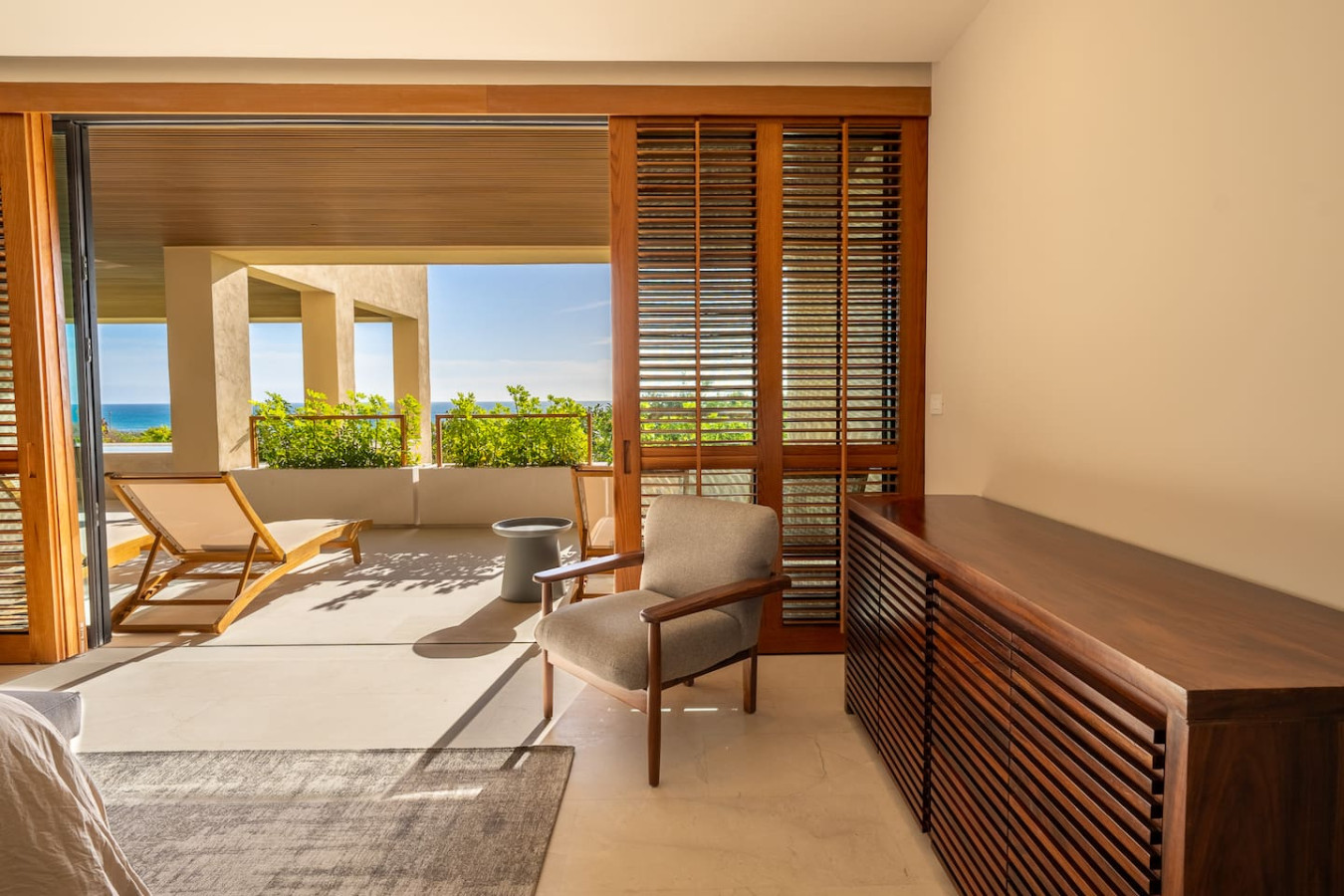 4-bed-lux-condo-ocean-views-+-private-pool/