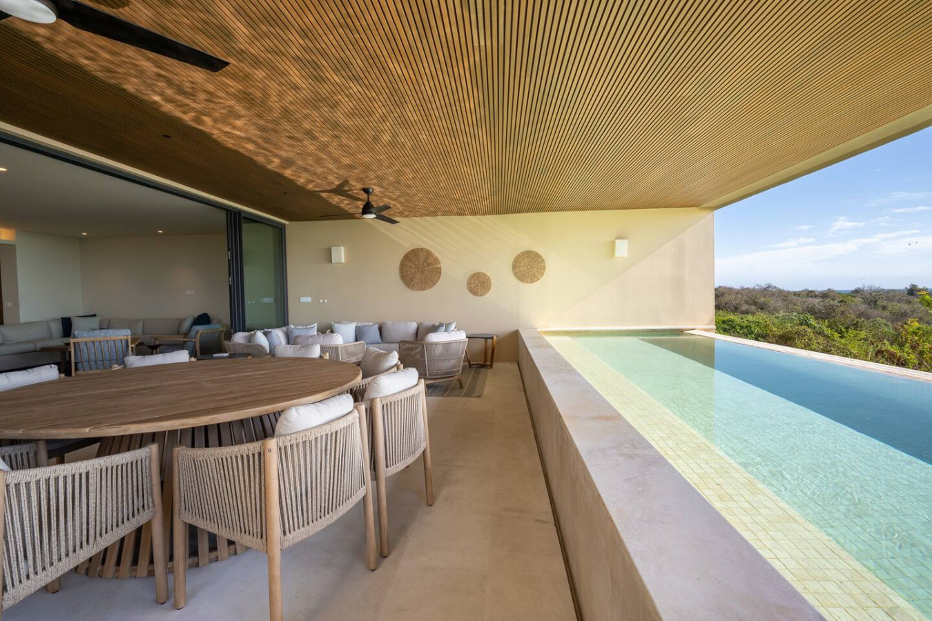 4-bed-lux-condo-ocean-views-+-private-pool/