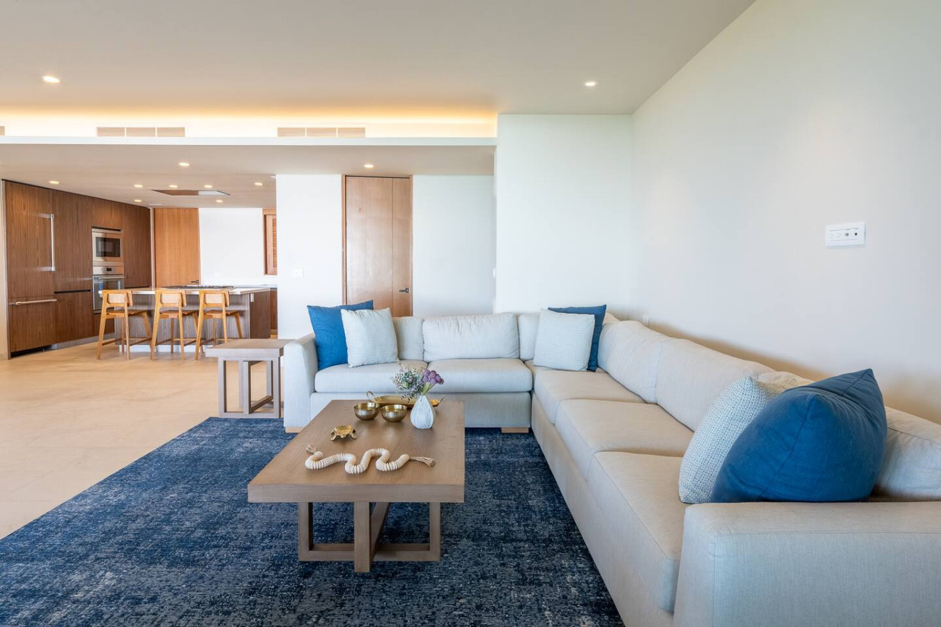 4-bed-lux-condo-ocean-views-+-private-pool/