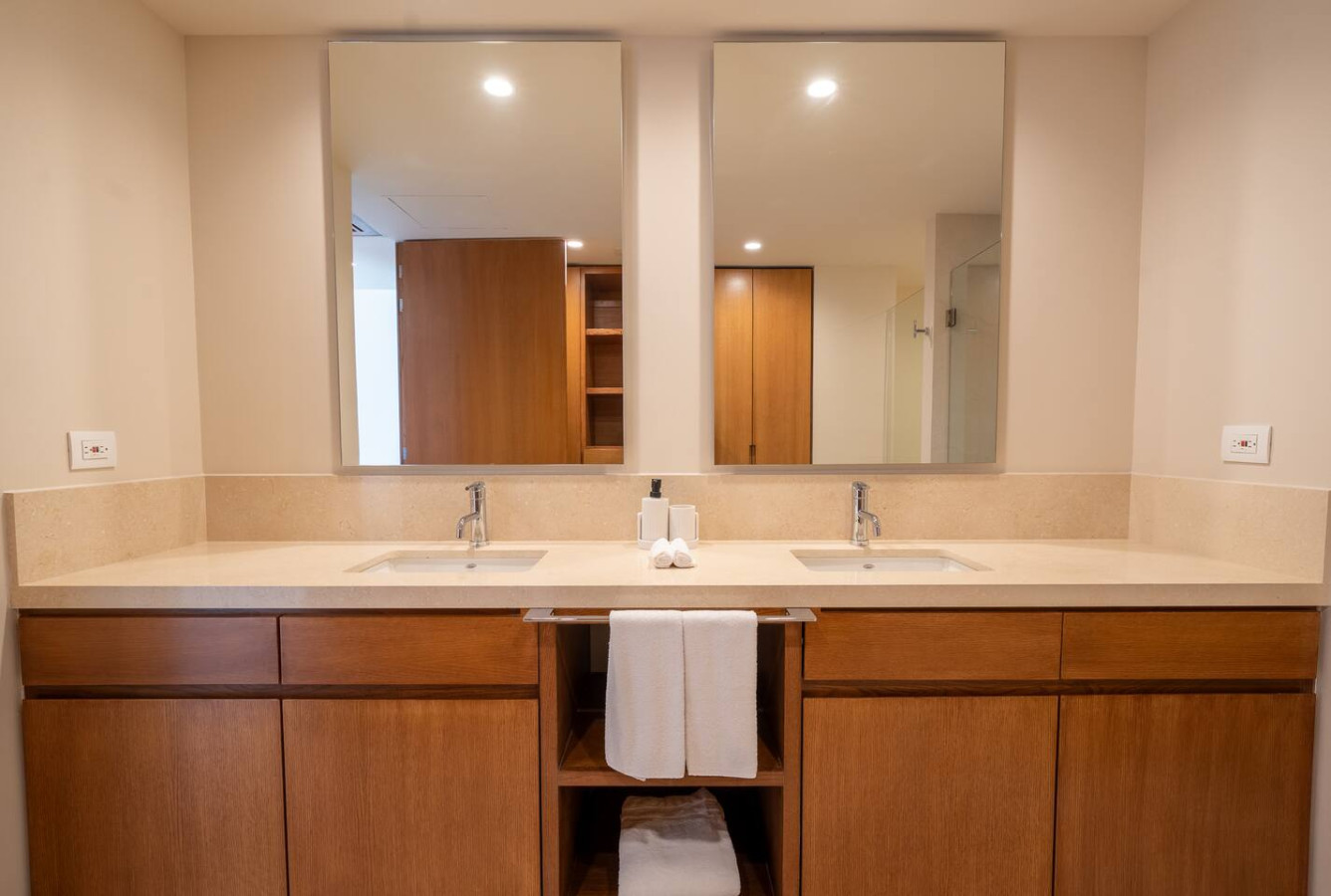 4-bed-lux-condo-ocean-views-+-private-pool/