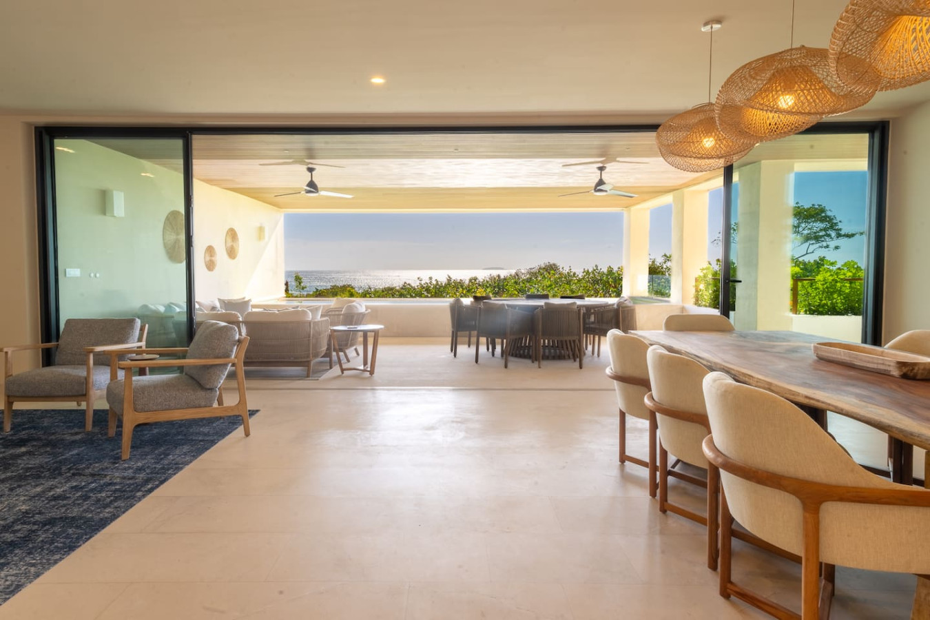 4-bed-lux-condo-ocean-views-+-private-pool/