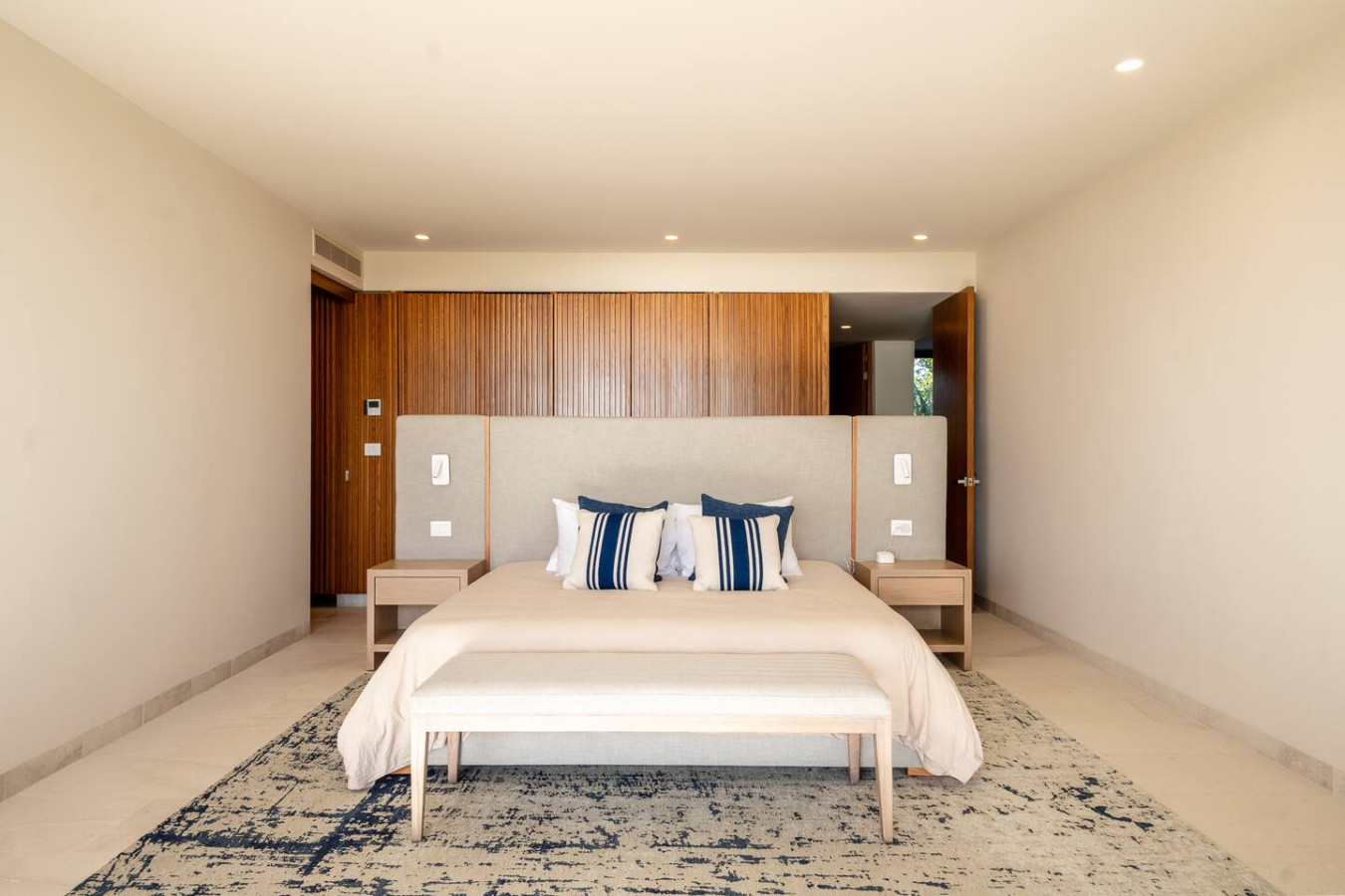 4-bed-lux-condo-ocean-views-+-private-pool/