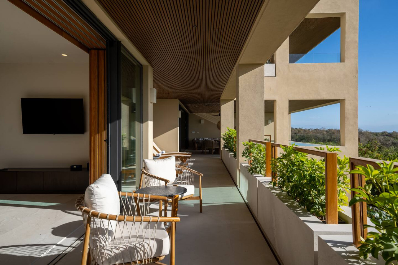 4-bed-lux-condo-ocean-views-+-private-pool/