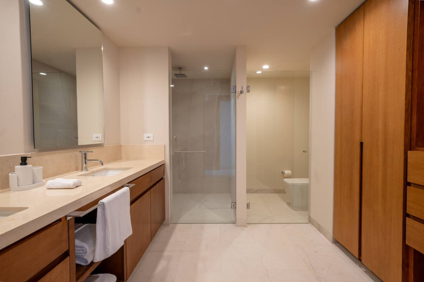 4-bed-lux-condo-ocean-views-+-private-pool/