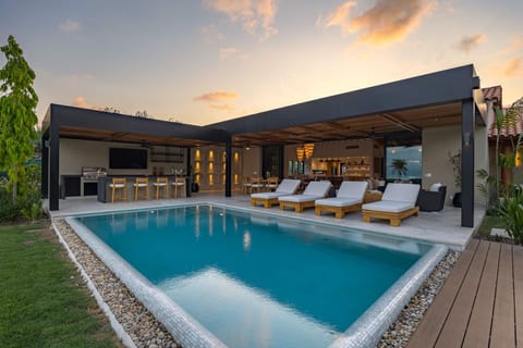 Serene Luxury - Private Pool + Ocean View + Cook (Lagos 16)