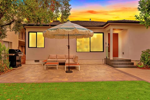 Exterior: Front Yard/Patio