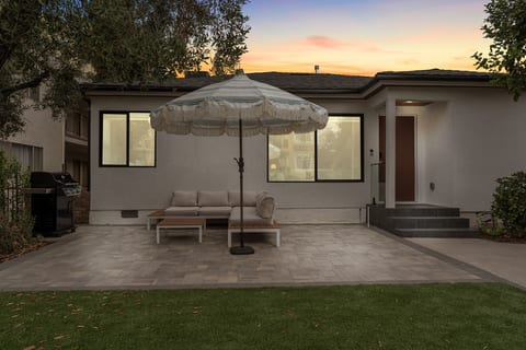 3BR HOUSE FULLY RENOVATED 2025: FENCED YARD/PATIO & CARPORT in NOHO ARTS DISTRICT p85