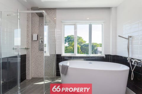 5BR Sunset Pool Villa near City. Daily Cleaning