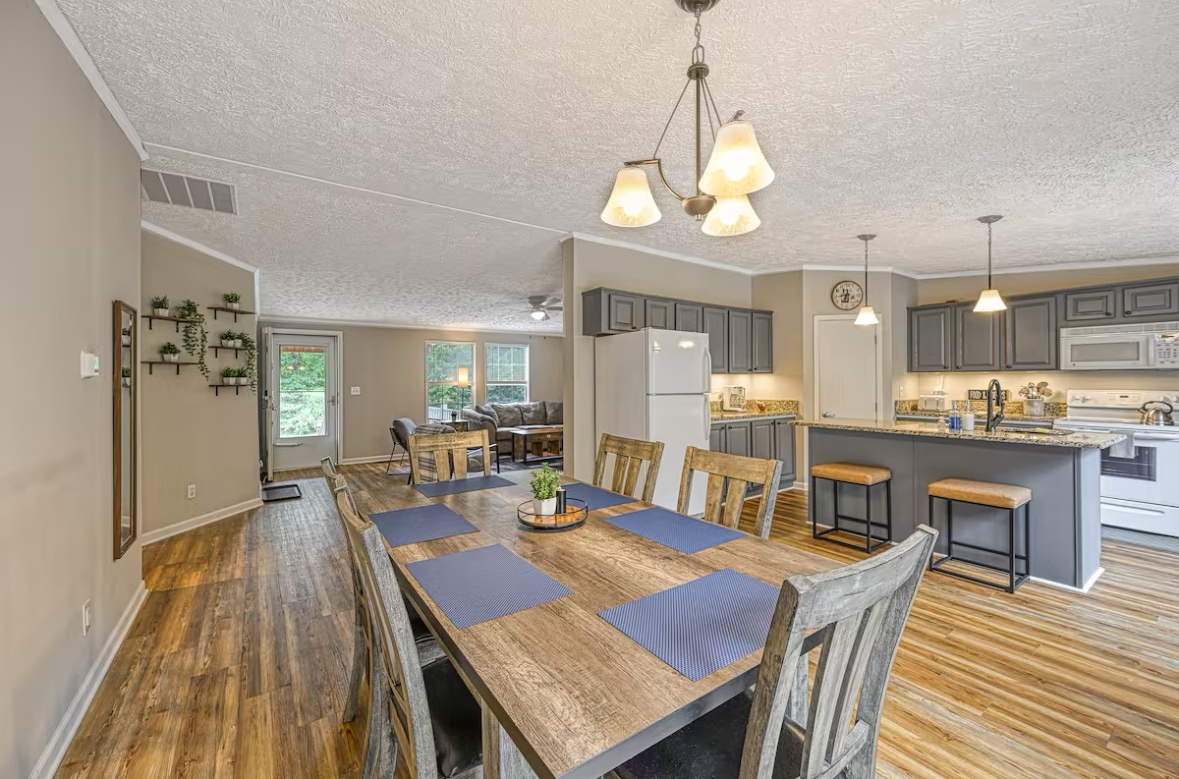 cozy-lake-anna-home-sleeps-8-fire-pit-game-room/