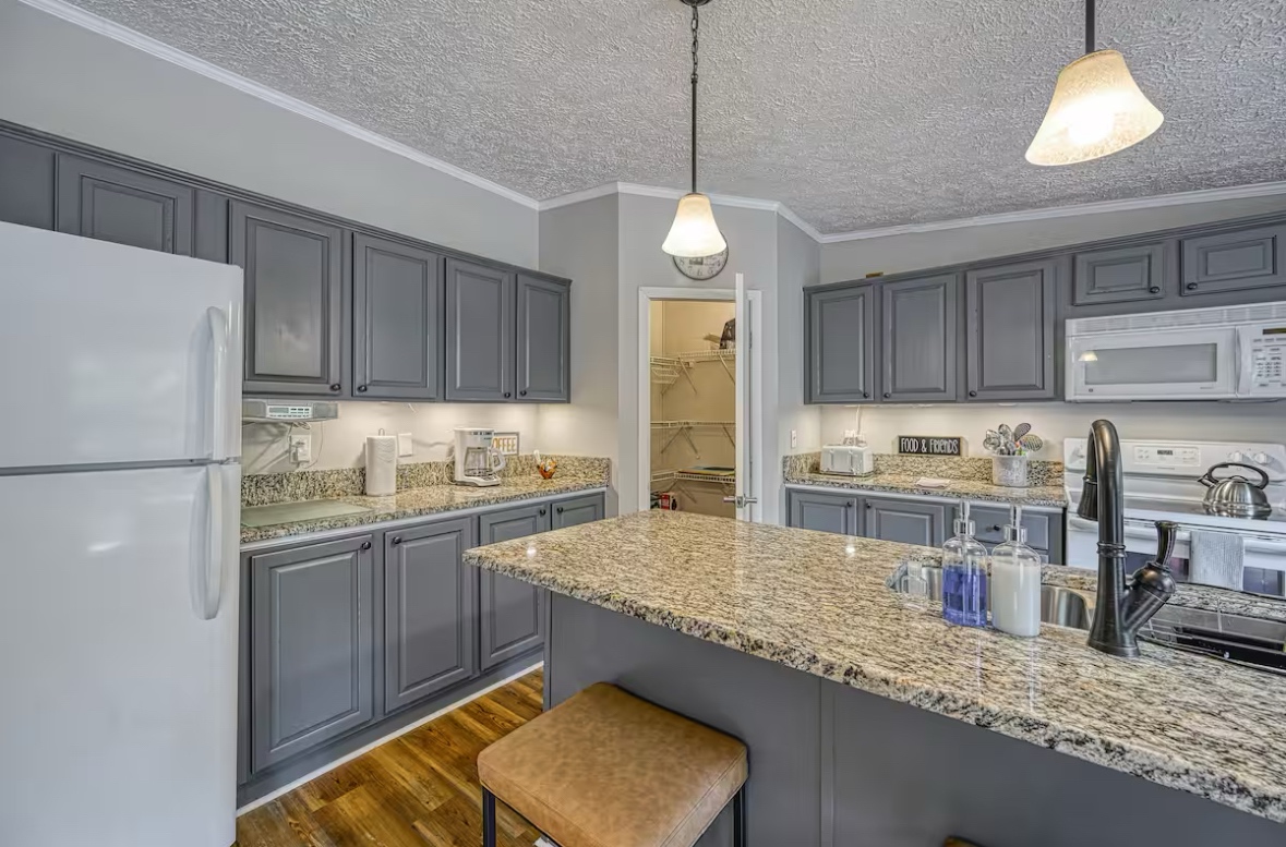 cozy-lake-anna-home-sleeps-8-fire-pit-game-room/