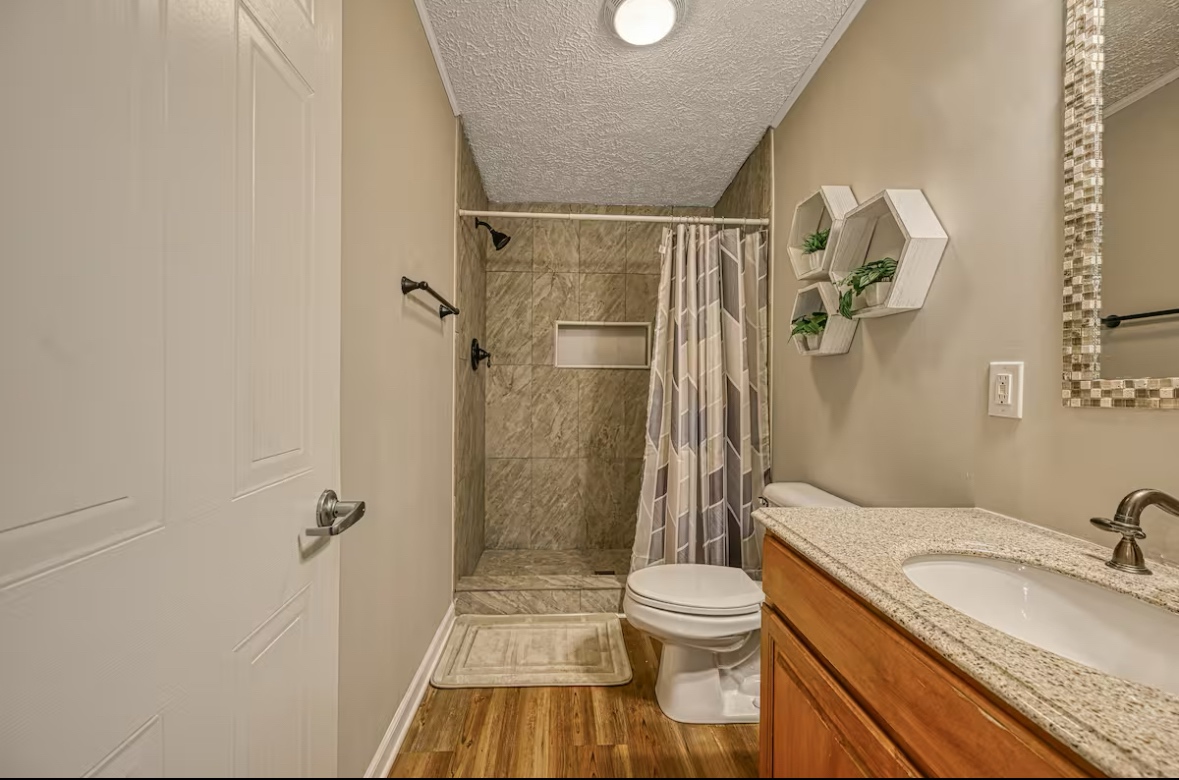 cozy-lake-anna-home-sleeps-8-fire-pit-game-room/