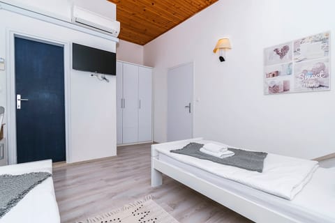 Rooms Bed and Breakfast Blanc - Unit 378011-13